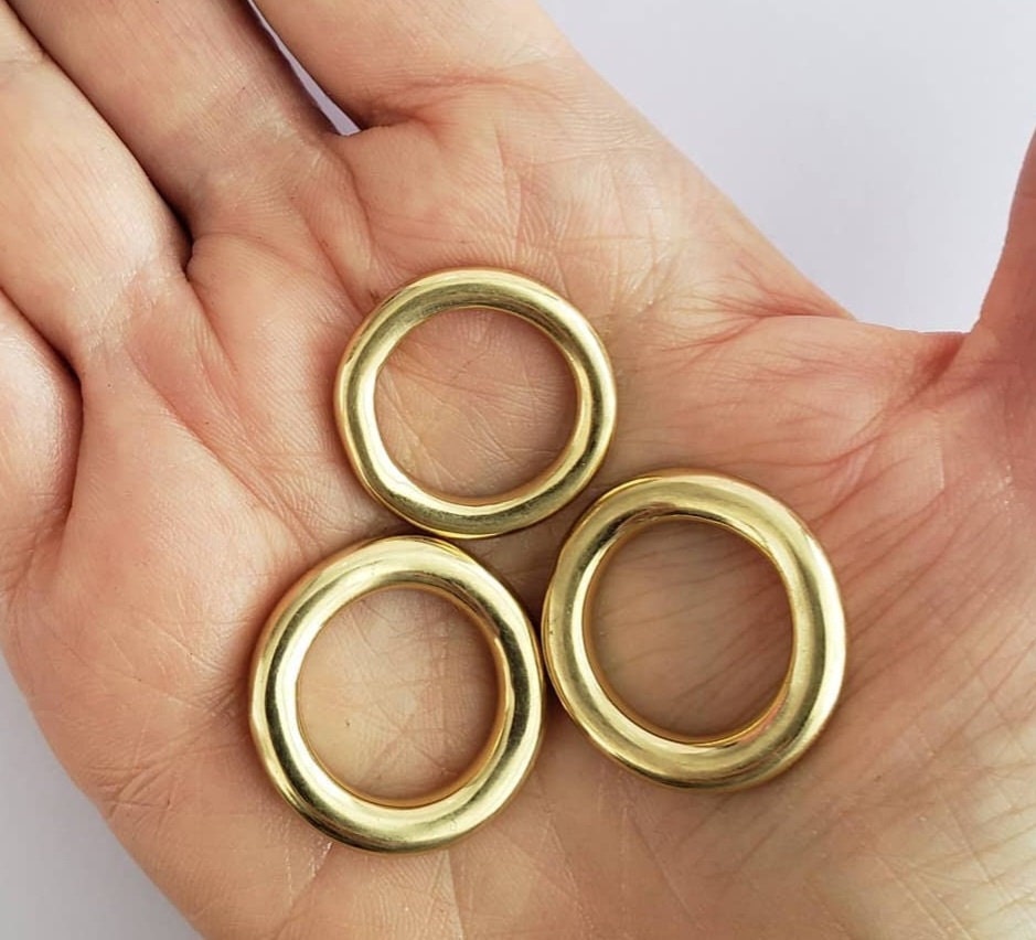 Skinny Gold Donut Ring