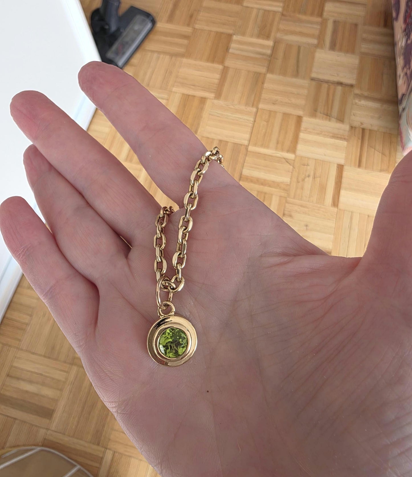 18K Gold Peridot Pendant Necklace: August Birthstone Jewelry