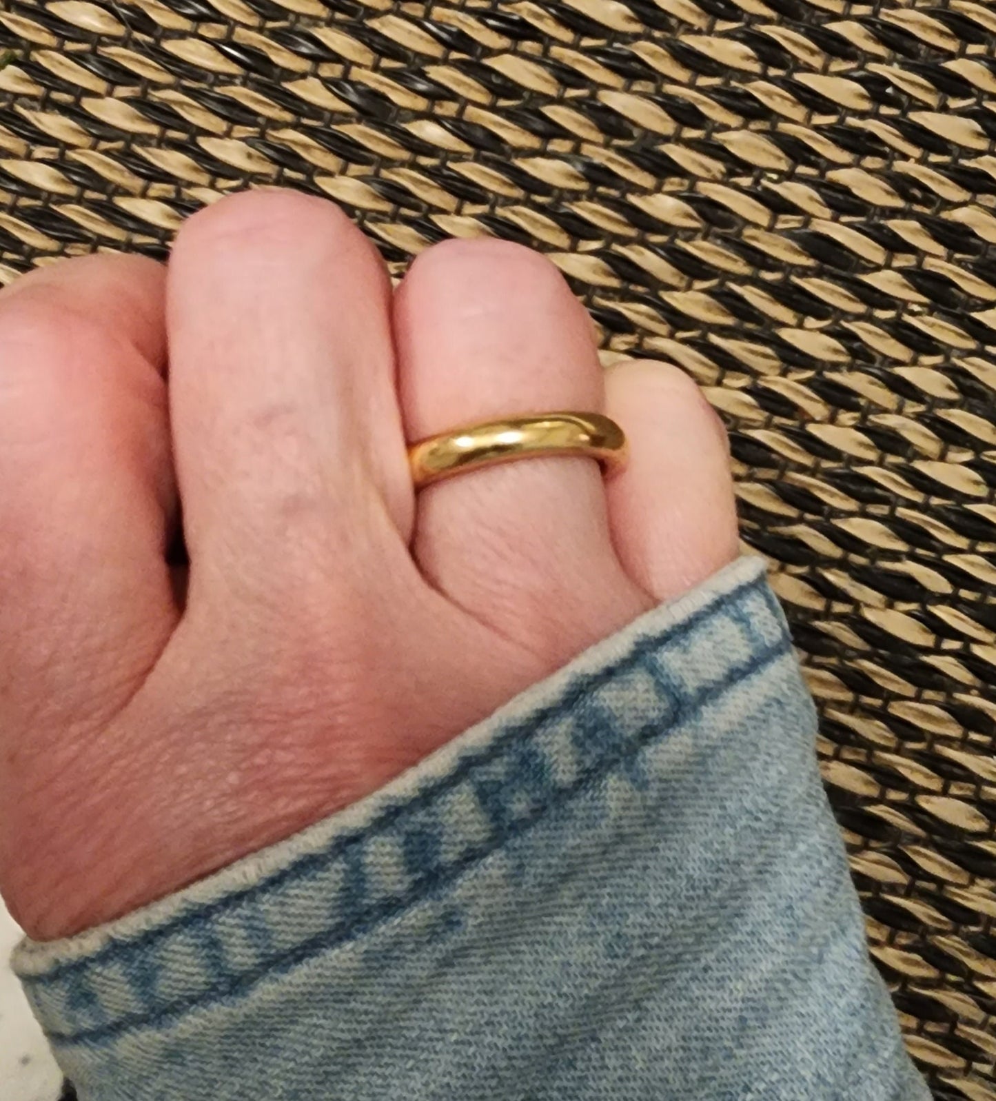 Skinny Gold Donut Ring