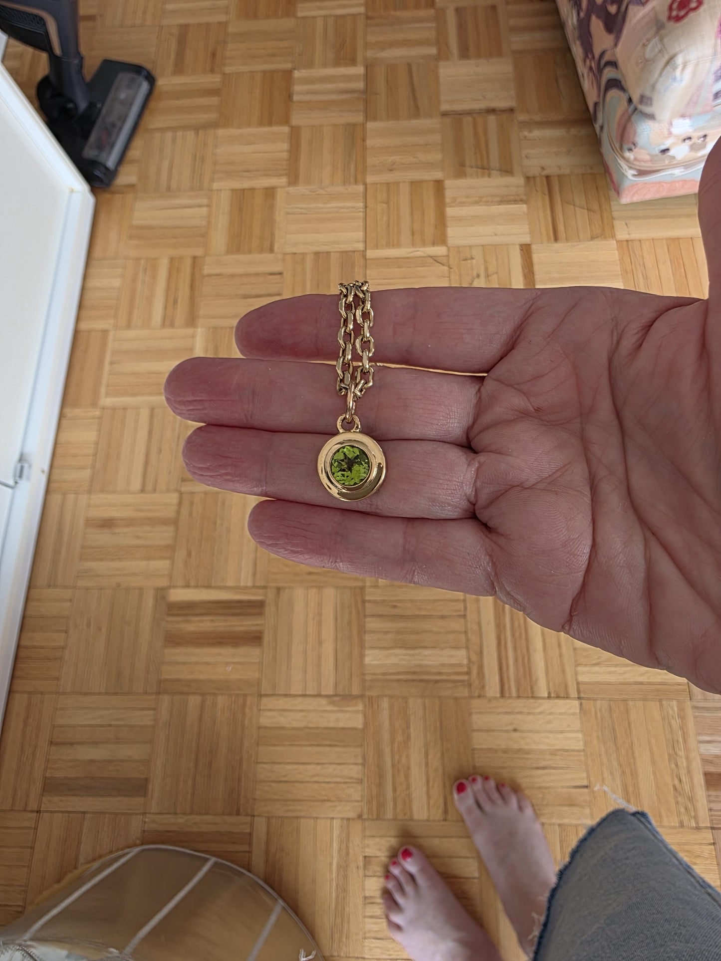 18K Gold Peridot Pendant Necklace: August Birthstone Jewelry